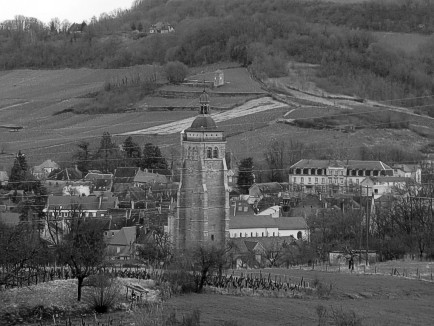 Blick auf das Städtchen Arbois im Jura